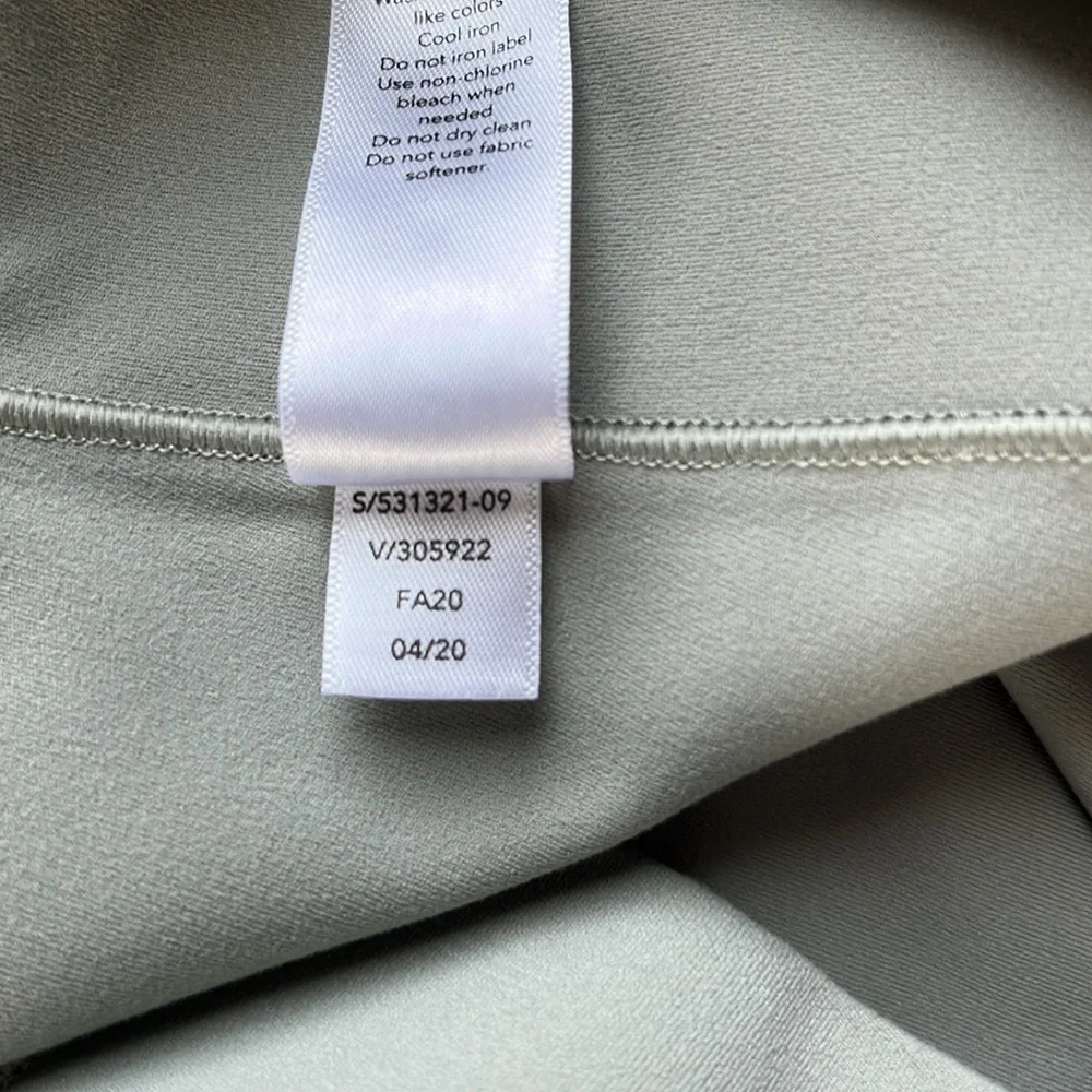 ATHLETA Women’s Salutation Stash 7/8 Tight Sage Green Yoga Running Pant LT - Picture 10 of 11